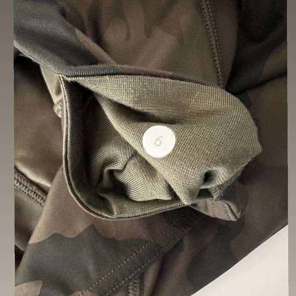 lululemon | Wunder Under Pant Luxtreme | size 6 | Green camo print - Picture 9 of 9